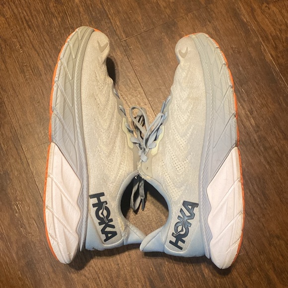 Hoka Shoes Hoka Arahi 6 Grey Size 9 Poshmark